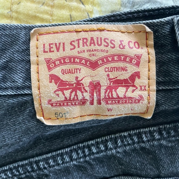 Levi’s 501 shorts in black - Picture 6 of 9